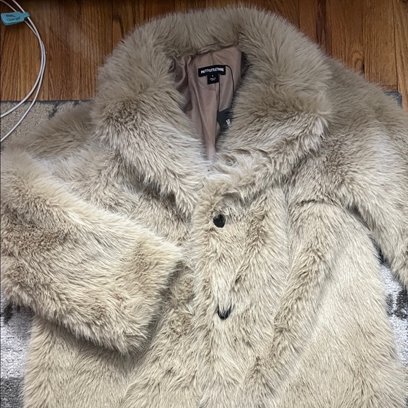 NWT Luxurious Plush Faux Fur Maxi Coat in Tan/Beige - Picture 5 of 6